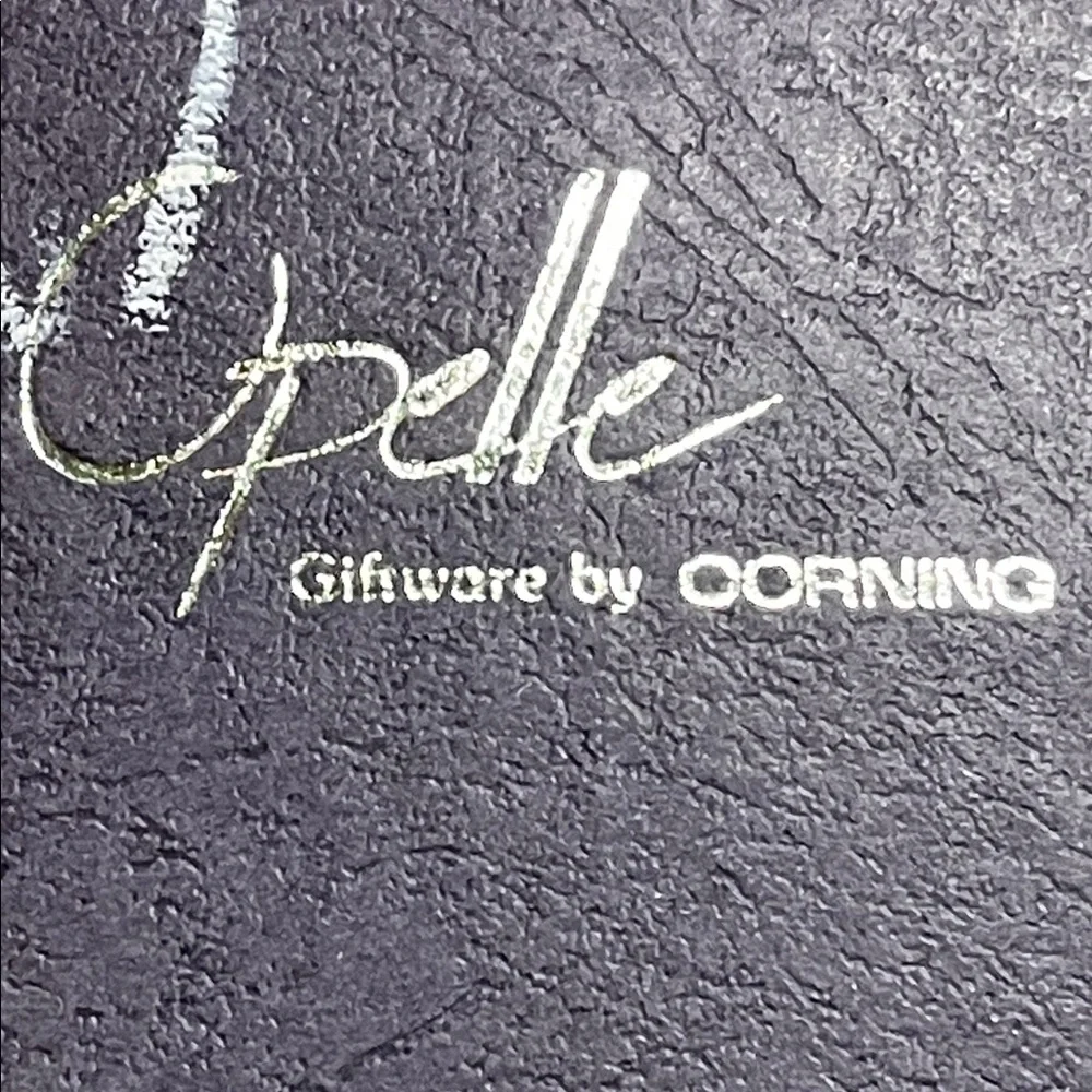 Opelle Corningware Black and White Giftware carved China pendant - Picture 3 of 4